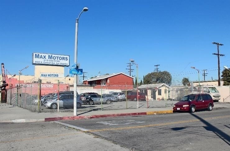 More Photos Of 6920 Central Ave, Los Angeles Auto Dealership For Lease