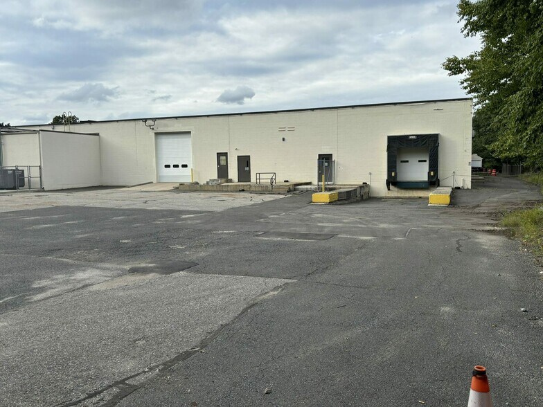 More Photos Of 562 Captain Neville Dr, Waterbury Manufacturing For Lease