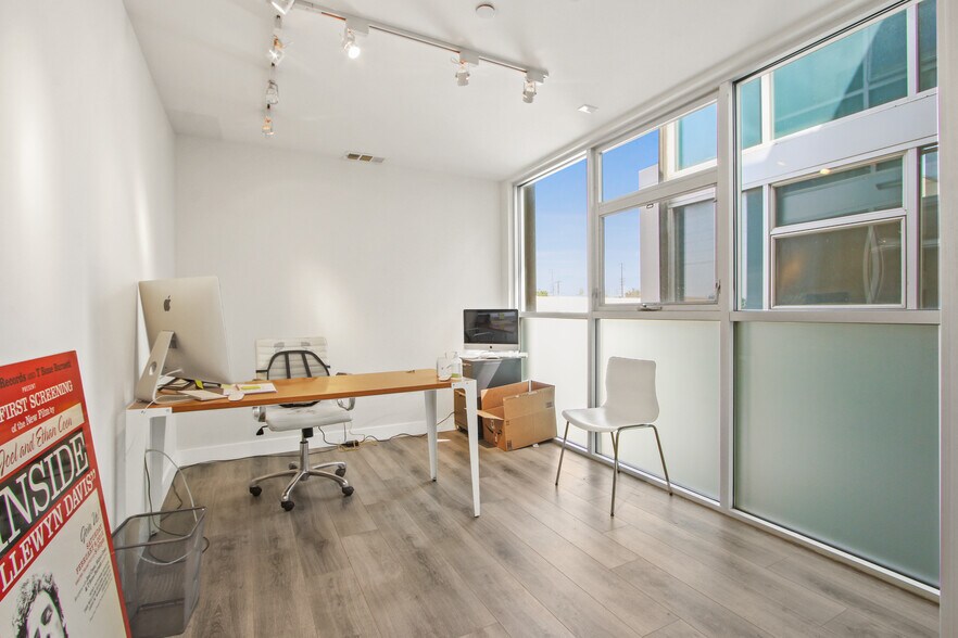 More Photos Of 2332 Cotner Ave, Los Angeles Loft Creative Space For Lease