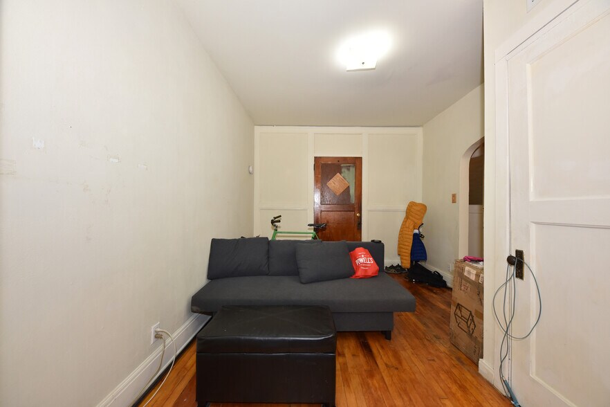 More Photos Of 2670-2672 N Holton St, Milwaukee General Retail For Sale