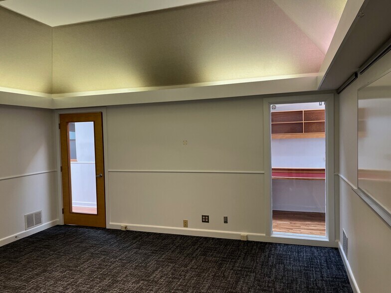 More Photos Of 114 Washington St, Norwalk Office For Sale
