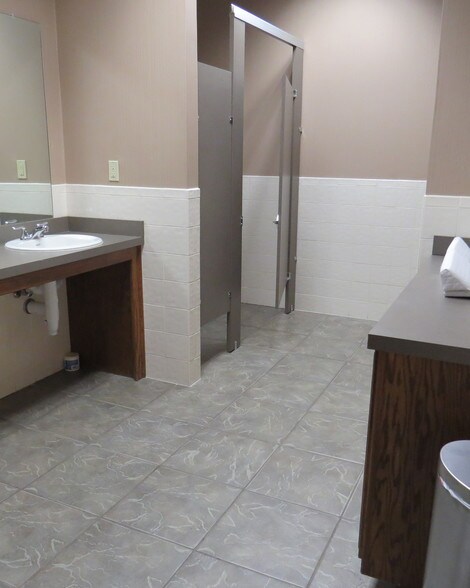 More Photos Of 626 W Main St, Fairfield Lodge Meeting Hall For Lease