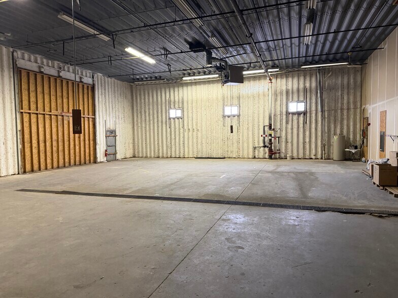 More Photos Of 2900 F St, Omaha Warehouse For Sale