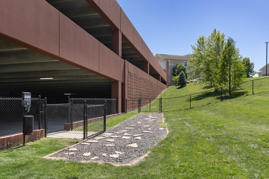 More Photos Of 1010 Enclave Blvd, Edwardsville Apartments For Sale
