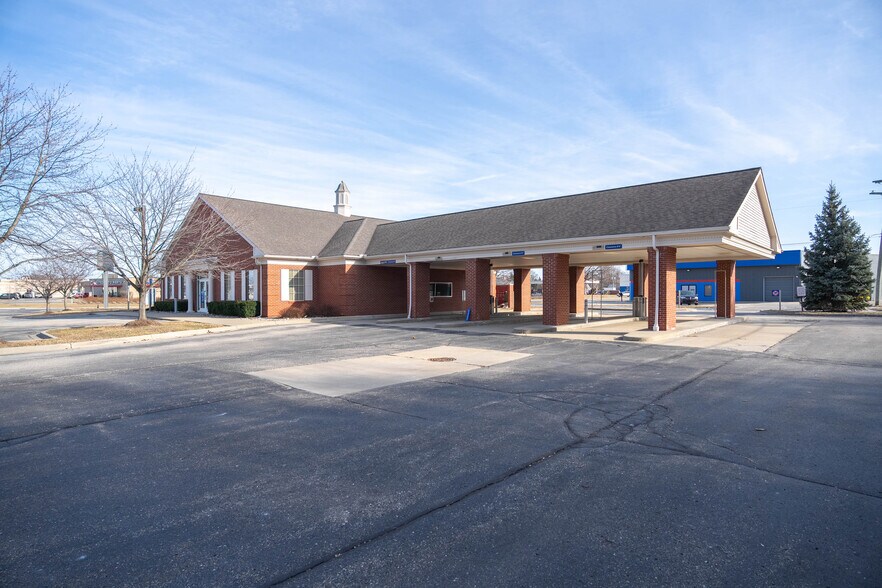 More Photos Of 30379 Gratiot Ave, Roseville Bank For Lease