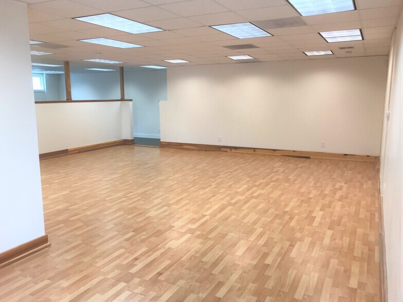More Photos Of 20 Maplewood Ave, Gloucester Light Distribution For Lease