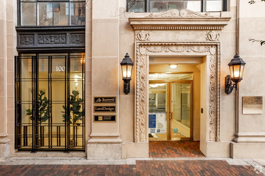 More Photos Of 100 S Orange Ave, Orlando Office For Lease