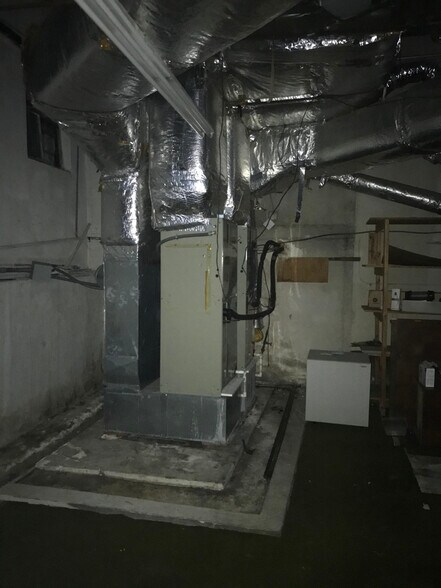 More Photos Of 337 Oak Ave, Spruce Pine Office For Lease