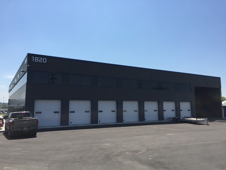 More Photos Of 1820 14th St NW, Rochester Showroom For Sale