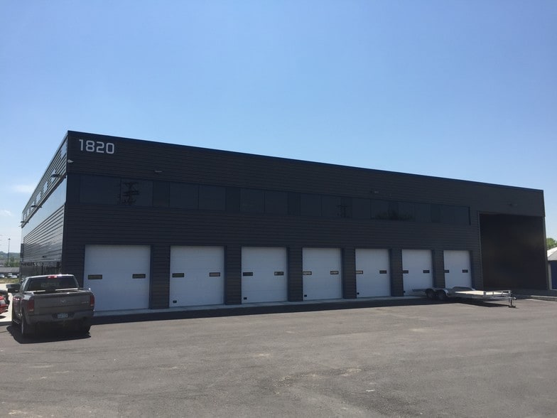 More Photos Of 1820 14th St NW, Rochester Flex For Sale