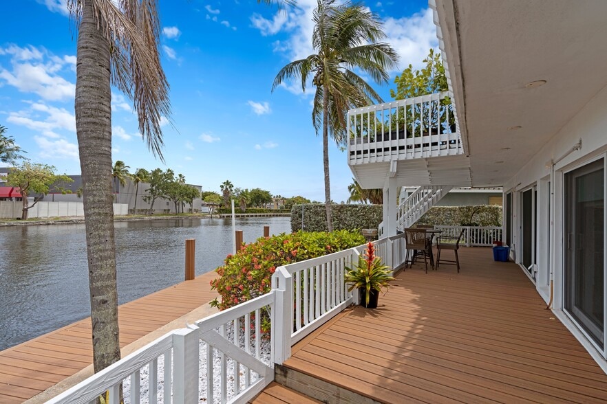 More Photos Of 2200 NE 26th St, Wilton Manors Office For Sale