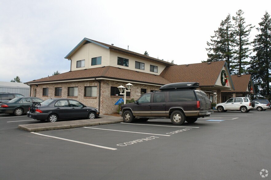 More Photos Of 36840 SE Industrial Way, Sandy Medical For Lease