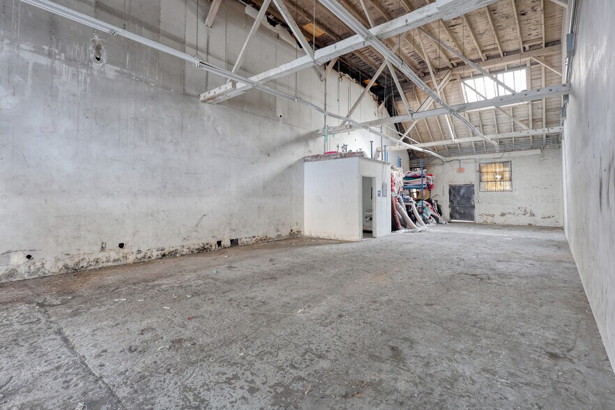 More Photos Of 784 Crocker St, Los Angeles Warehouse For Sale