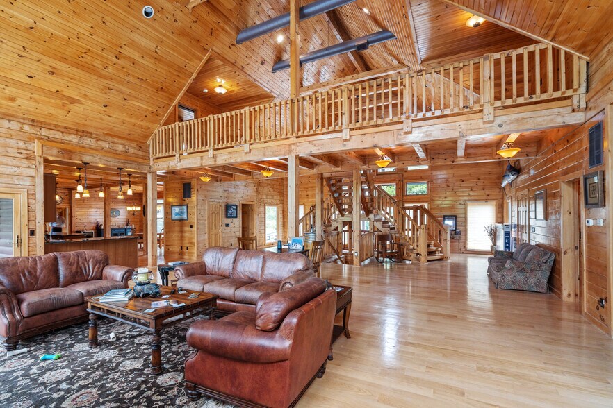 More Photos Of 11501 Popes Head Rd, Fairfax Garden Center For Sale