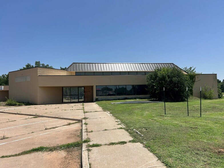 More Photos Of 3200 E Memorial Rd, Edmond Medical For Sale