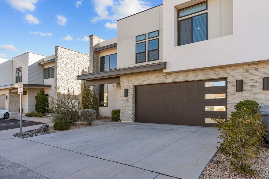 More Photos Of 2248 N Double Eagle Ln, Washington Specialty For Sale