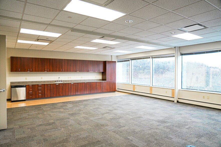 More Photos Of 1 Penn Center Blvd, Pittsburgh Unknown For Lease