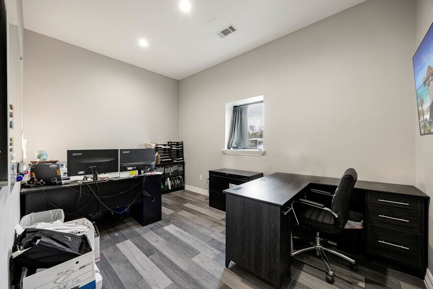 More Photos Of 15720 Garrett Rd, Houston Industrial For Sale