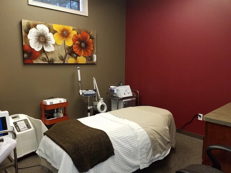 More Photos Of 6621-6627 Centerville Business Pky, Dayton Medical For Sale