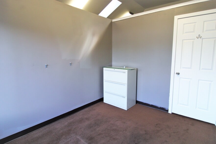 More Photos Of 538 Street Rd, Southampton Office For Lease