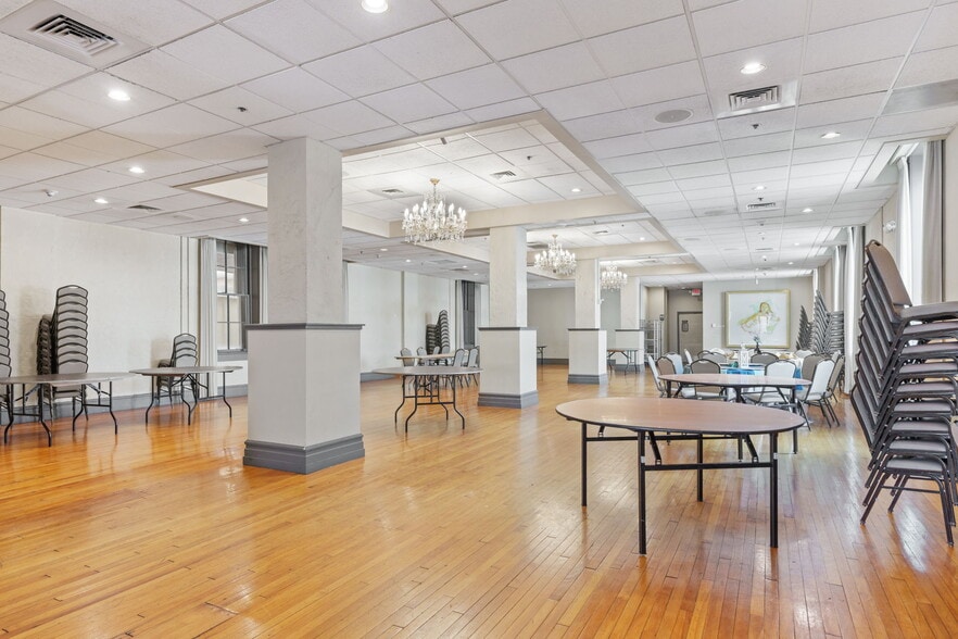 More Photos Of 812-814 W Hamilton St, Allentown Loft Creative Space For Sale