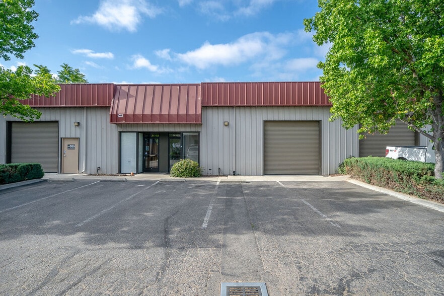 More Photos Of 708 Paso Robles St, Paso Robles Warehouse For Lease