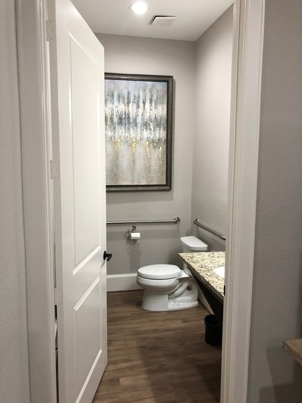 More Photos Of 12250 Queenston Blvd, Houston Office For Lease