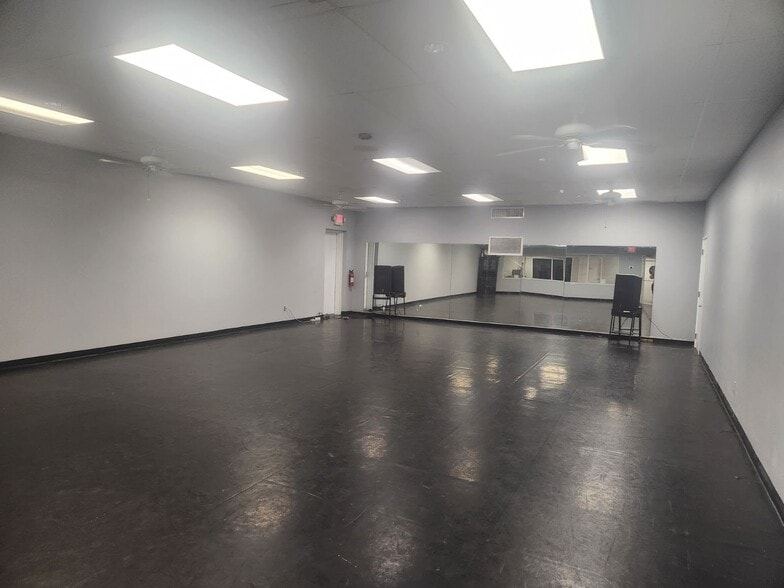 More Photos Of 8361 Stone Run Ct, Tampa Office For Sale