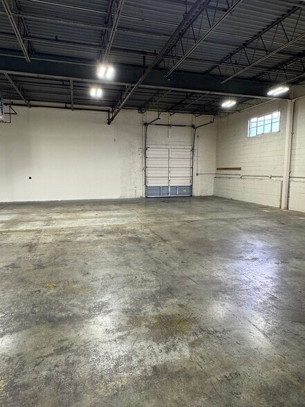More Photos Of 150 Commerce Rd, Carlstadt Warehouse For Lease