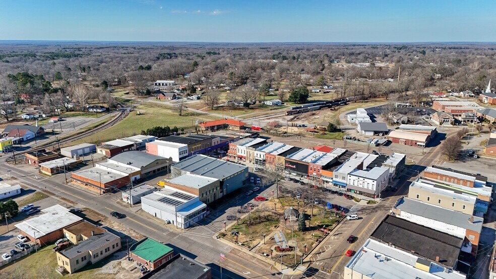 More Photos Of 5 Broadway St, McKenzie General Retail For Sale