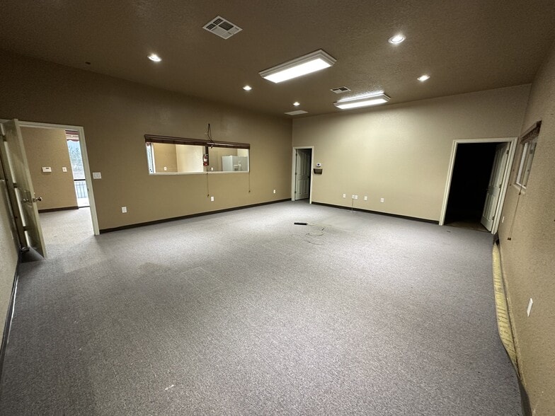 More Photos Of 13106 Lookout Rdg, San Antonio Warehouse For Sale