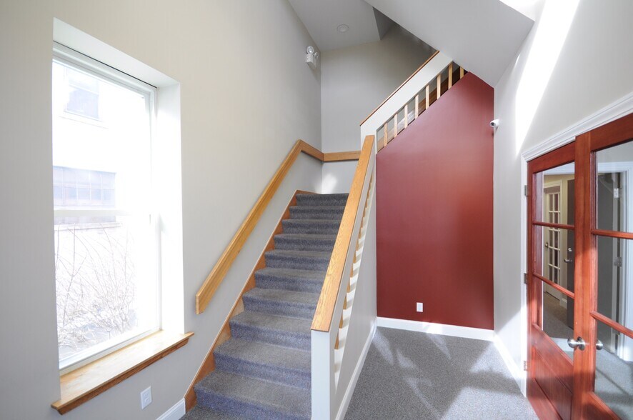 More Photos Of 33 Court St, New Britain Office For Lease