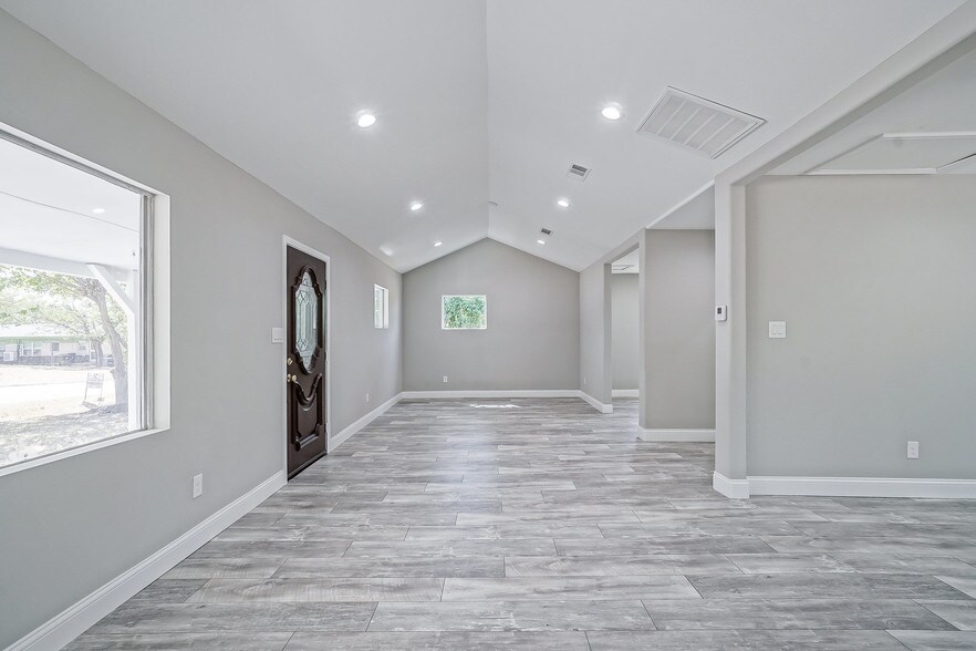 More Photos Of 6864 Pecan St, Frisco Office For Lease