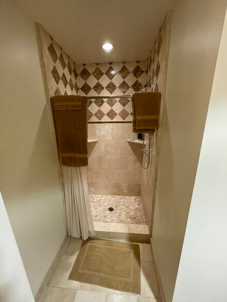 More Photos Of 8980 E Raintree Dr, Scottsdale Office For Lease