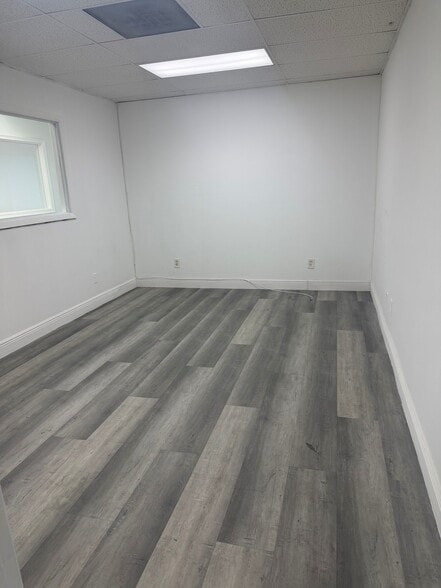 More Photos Of 3908 N 29th Ave, Hollywood Warehouse For Lease