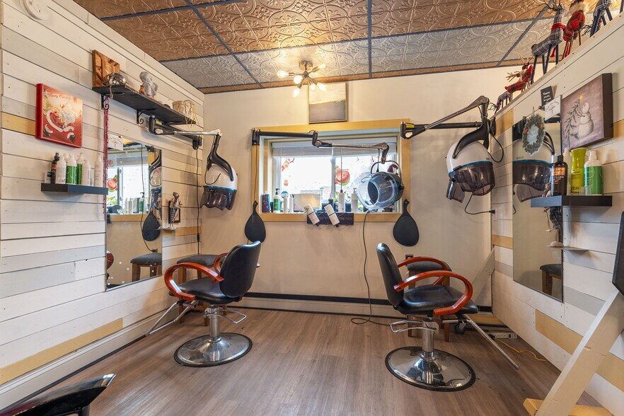 More Photos Of 140 Clinton St, Schenectady Storefront Retail Residential For Lease