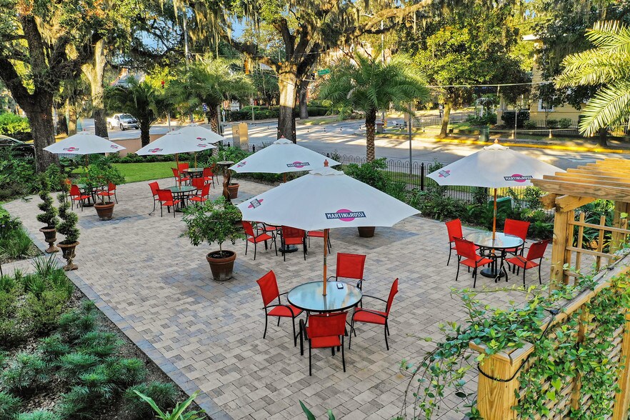 More Photos Of 119 E 37th St, Savannah Restaurant For Sale