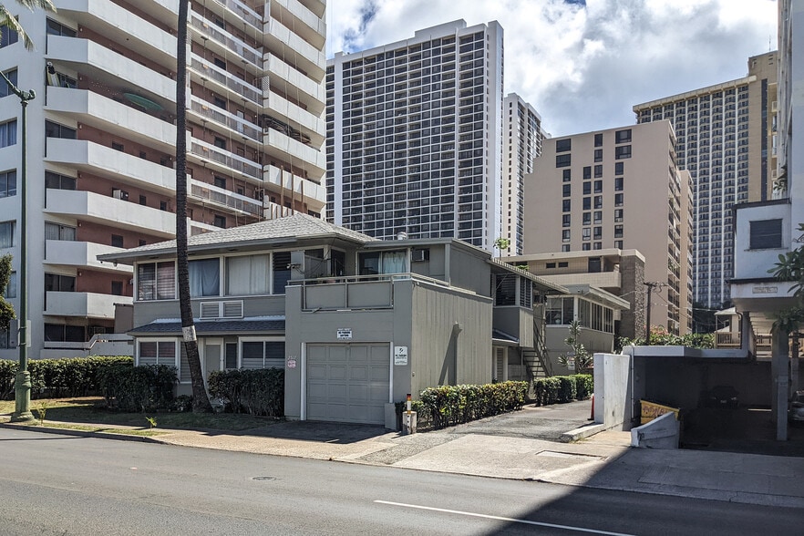 More Photos Of 2517 Ala Wai Blvd, Honolulu Apartments For Sale