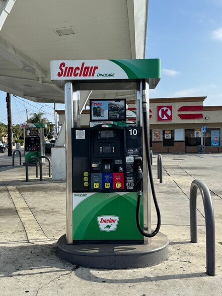 More Photos Of 5001 Clara St, Cudahy Convenience Store For Sale