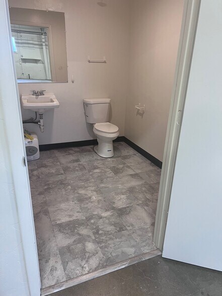 More Photos Of 320 N Arizona Ave, Prescott Warehouse For Lease