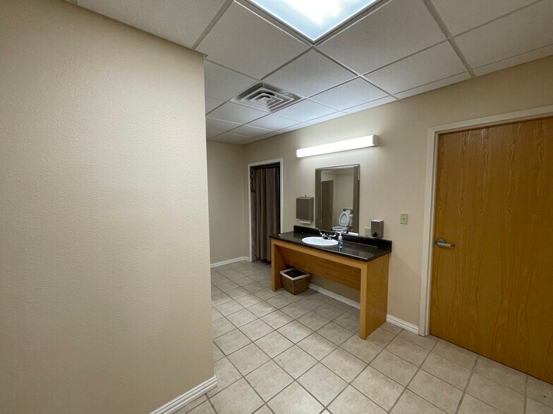 More Photos Of 501-599 Paris ave, Soper Religious Facility For Sale