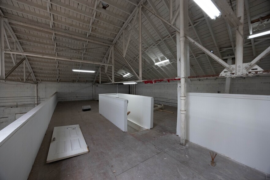 More Photos Of 326-330 W 58th St, Los Angeles Warehouse For Sale