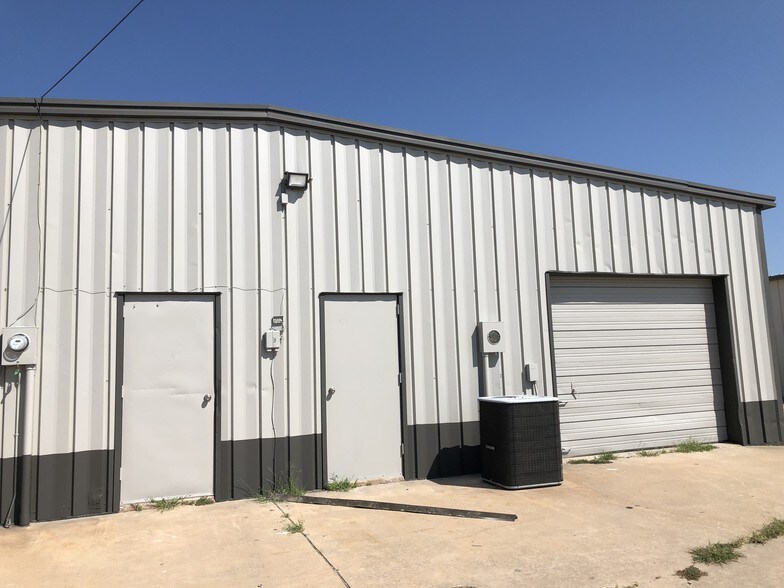 More Photos Of 2901-2903 Broadway Ct, Edmond Freestanding For Lease