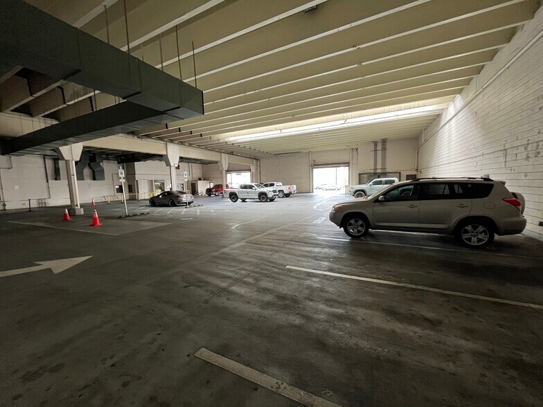 More Photos Of 1244 Kaumualii St, Honolulu Bank For Lease