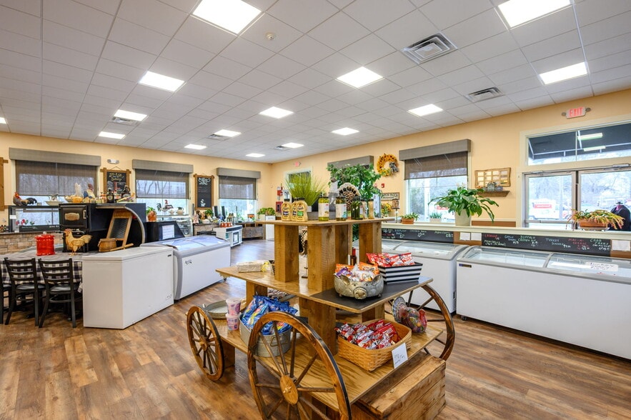 More Photos Of 499 State Rd, Plymouth Restaurant For Sale