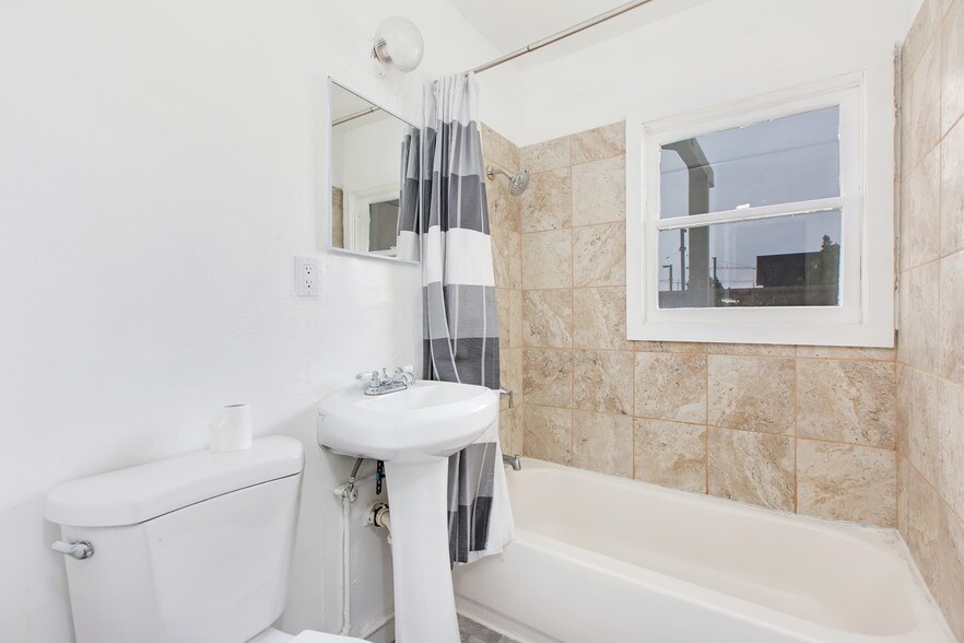 More Photos Of 1130-1134 11th Ave, San Diego Apartments For Sale