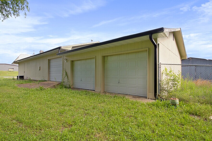 More Photos Of 1604 US 160 West, West Plains Storefront Retail Office For Sale