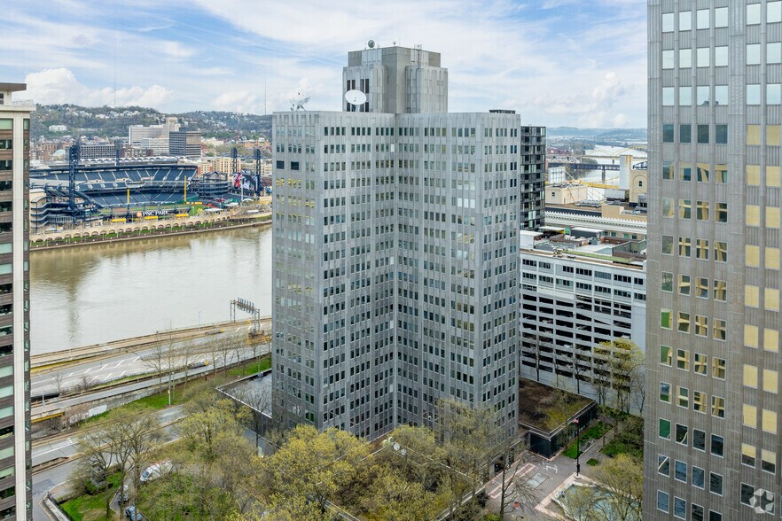 More Photos Of 420 Fort Duquesne Blvd, Pittsburgh Coworking Space