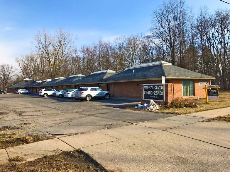 More Photos Of 25400-25430 Goddard Rd, Taylor Medical For Sale