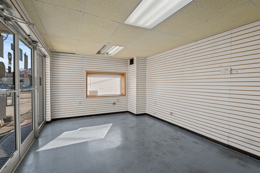 More Photos Of 476 N Main St, Clinton General Retail For Sale